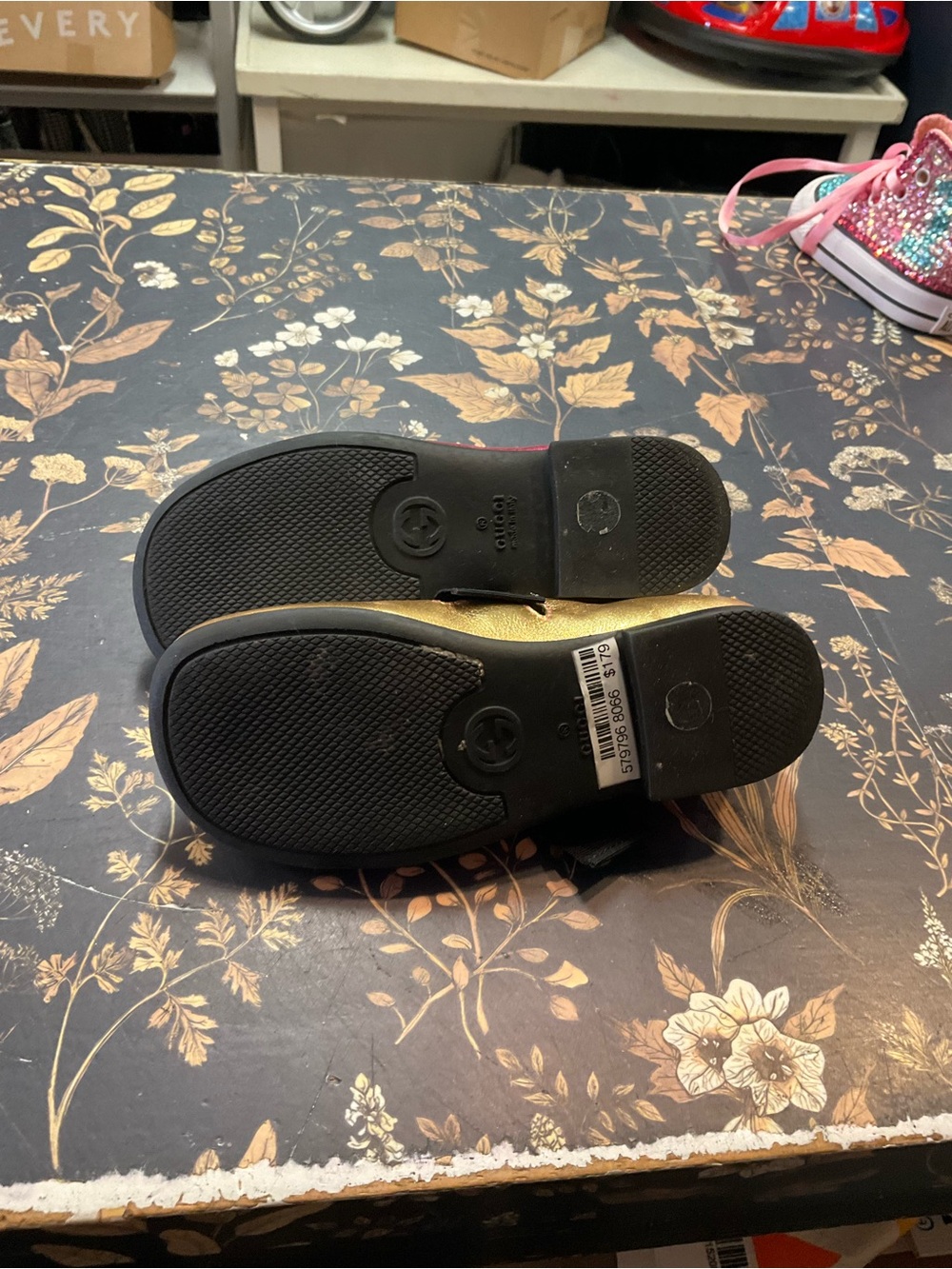 Gucci Girls Metallic Gold and Pink Bow Mary Jane Shoes - Picture 5 of 6